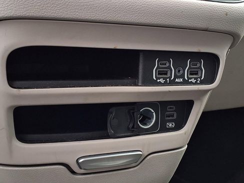 Used 2022 Chrysler Pacifica Touring-L FWD image 7