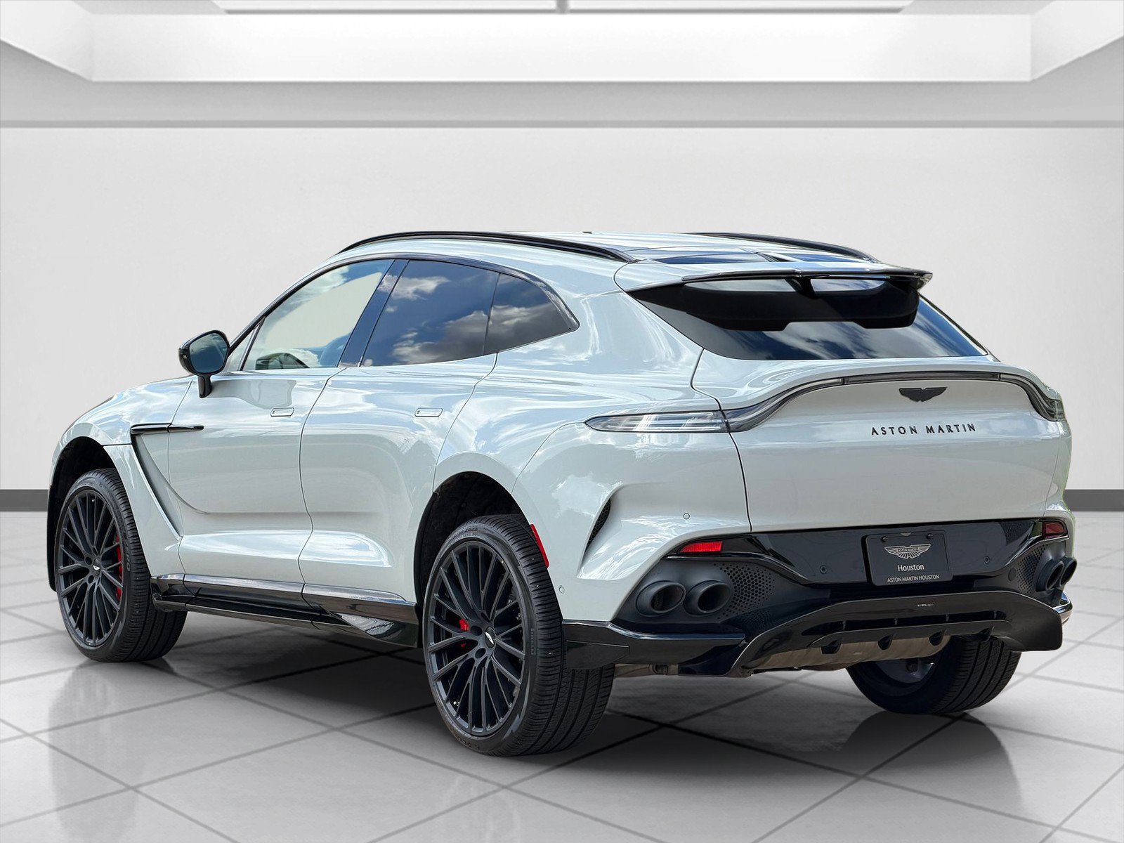Used 2023 Aston Martin DBX 707 AWD/4WD image 2