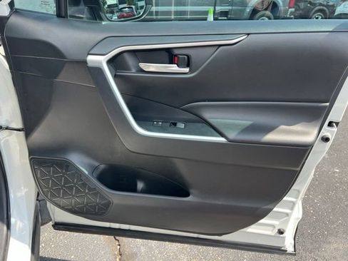 Used 2021 Toyota RAV4 XLE FWD image 29