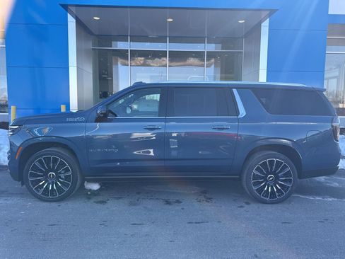 New 2026 Chevrolet Suburban High Country AWD/4WD image 9