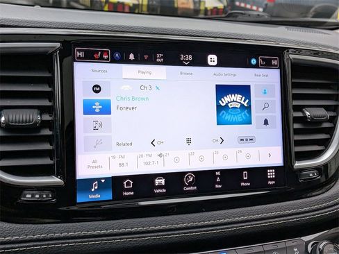 Used 2022 Chrysler Pacifica Limited w/ Uconnect Theater Family Group image 22