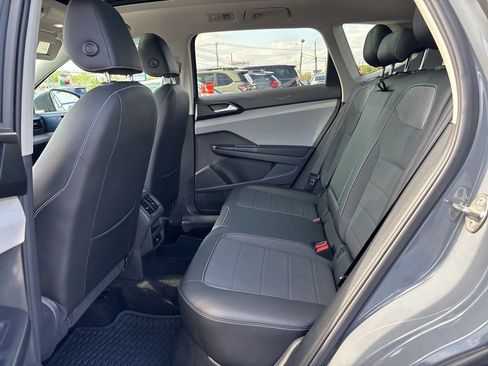 Used 2023 Volkswagen Taos SE w/ Panoramic Sunroof Package image 24