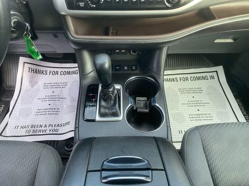 Used 2019 Toyota Highlander LE image 22