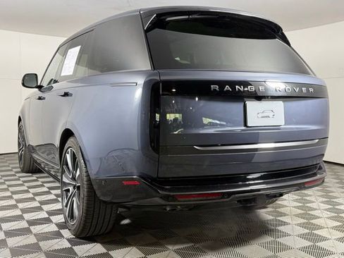 Used 2024 Land Rover Range Rover SE AWD/4WD image 3