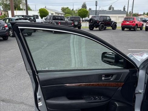 Used 2013 Subaru Legacy 3.6R Limited w/ Popular Pkg 2 AWD/4WD image 9