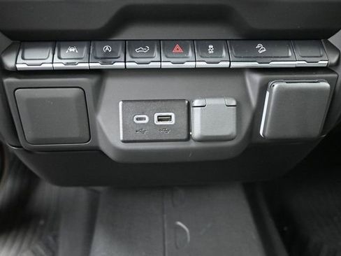 Used 2025 Chevrolet Silverado 1500 Custom Trail Boss w/ Turbomax Blackout Package AWD/4WD image 17