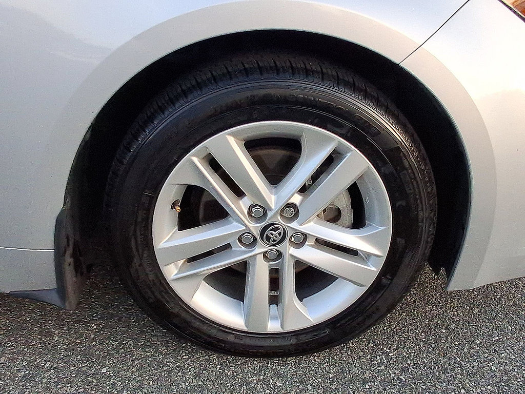 Used 2022 Toyota Corolla SE w/ SE Preferred Package FWD image 33