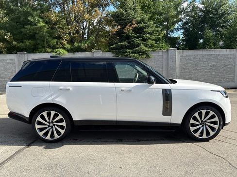 Used 2024 Land Rover Range Rover SV AWD/4WD image 7
