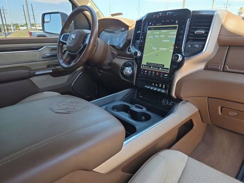 Used 2019 RAM 1500 Laramie AWD/4WD image 16