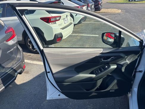 Certified 2025 Subaru Crosstrek 2.5i Limited w/ Crosstrek Mirror Package image 18