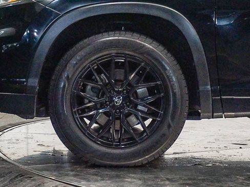 Used 2015 Toyota Highlander XLE FWD image 9