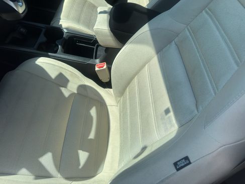 Used 2017 Honda CR-V LX image 5