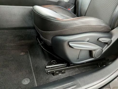 Used 2025 Jeep Compass Latitude image 13