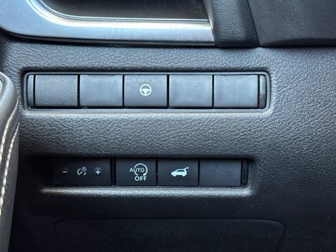 Used 2024 Nissan Rogue SV FWD image 30