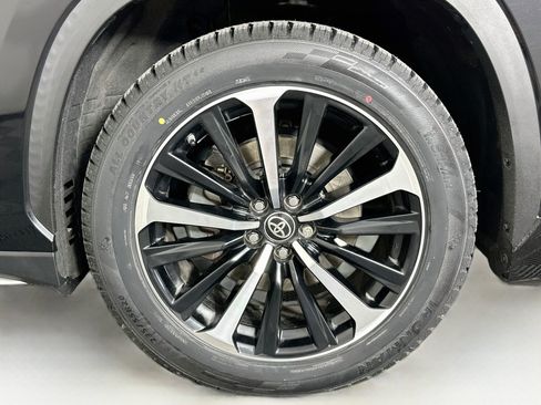 Used 2021 Toyota Highlander XSE AWD/4WD image 11
