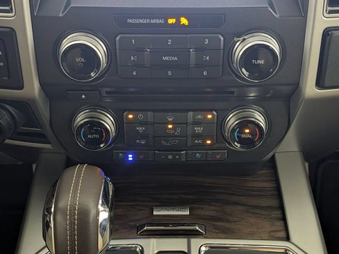 Used 2018 Ford F150 Lariat w/ Equipment Group 502A Luxury AWD/4WD image 18