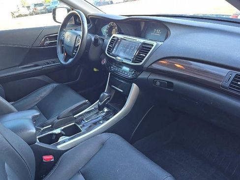 Used 2017 Honda Accord Touring image 13