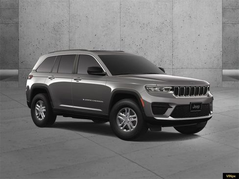 New 2025 Jeep Grand Cherokee Laredo image 11