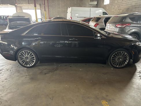 Used 2013 Lincoln MKZ image 3