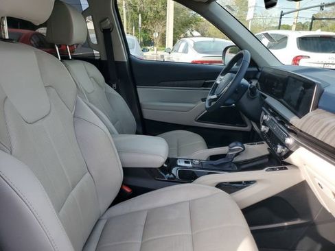 Used 2024 Kia Telluride EX w/ EX Captain's Chair Package image 37