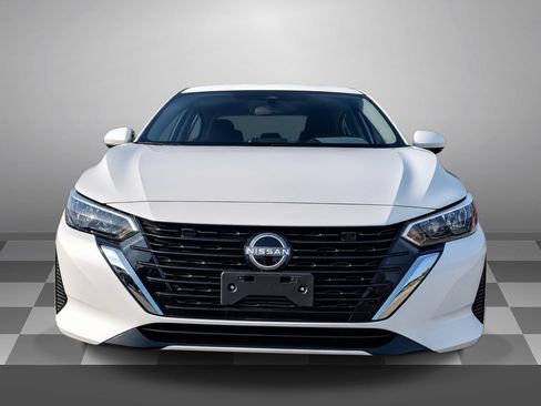 Used 2025 Nissan Sentra SV FWD image 2