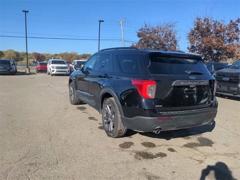 Certified 2022 Ford Explorer XLT w/ Equipment Group 202A image 7