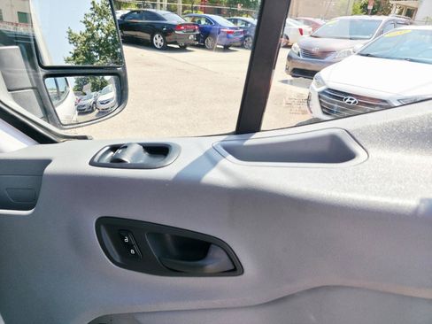 Used 2018 Ford Transit 250 148 Medium Roof RWD image 19