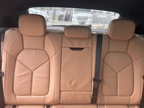 Used 2021 Porsche Macan image 22