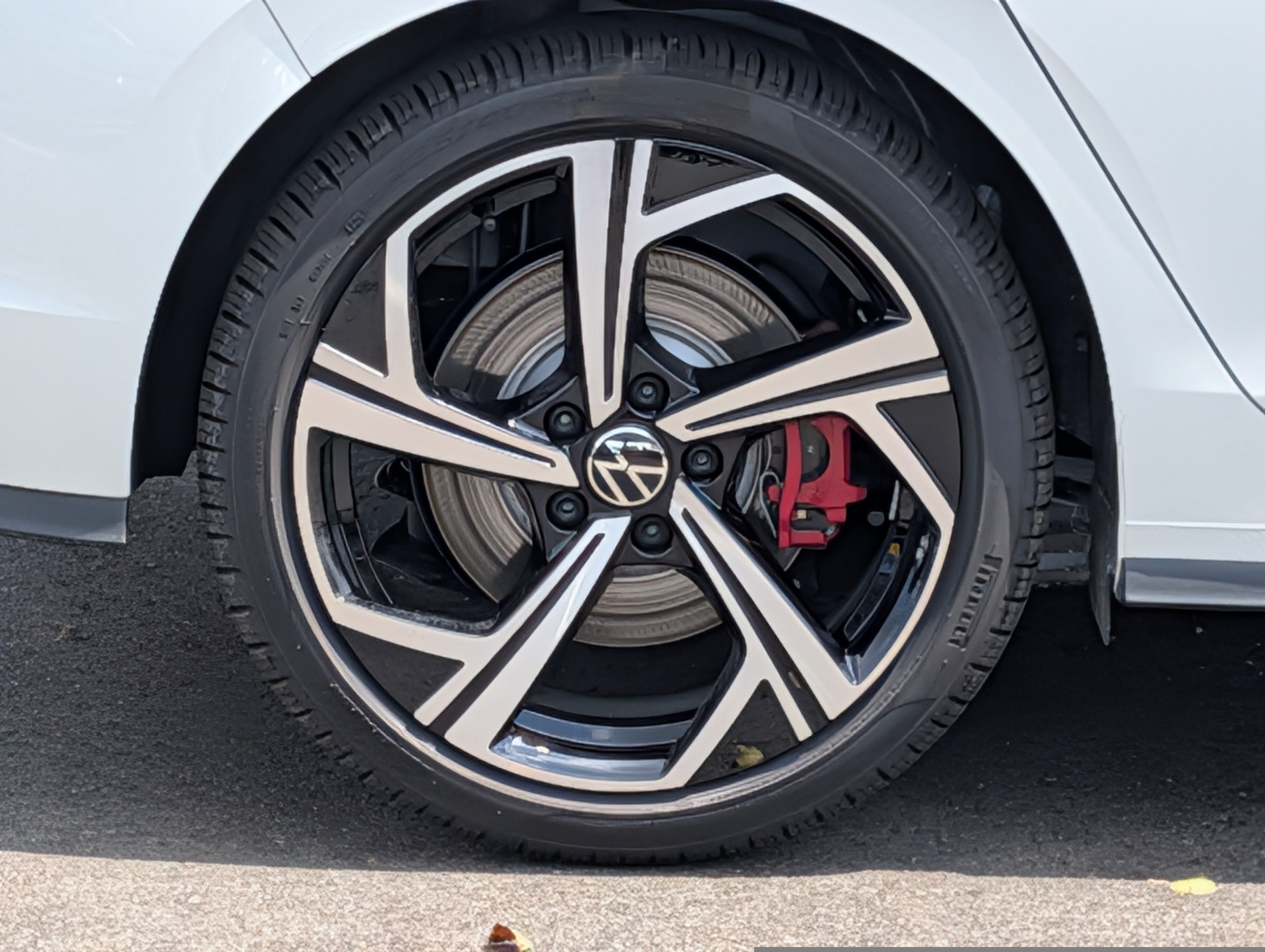 New 2026 Volkswagen GTI SE FWD image 5