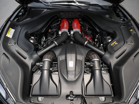 Certified 2019 Ferrari Portofino RWD image 24
