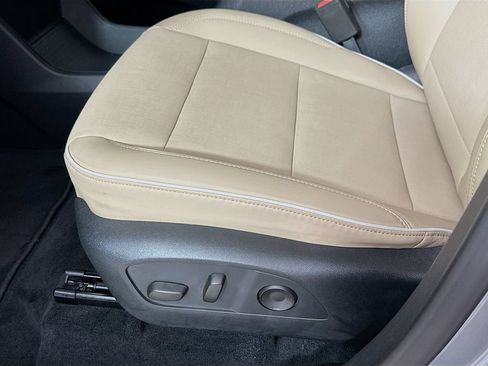 Used 2026 Buick Enclave Preferred w/ Power Package FWD image 9