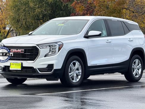 Used 2024 GMC Terrain SLE image 13
