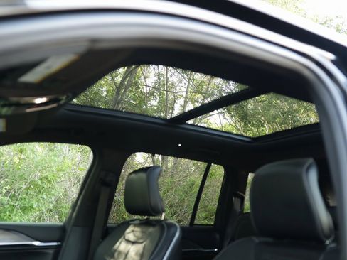 Used 2022 Jeep Grand Cherokee Overland w/ Luxury Tech Group IV image 29