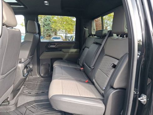 Used 2024 Chevrolet Silverado 2500 ZR2 w/ Technology Package image 8