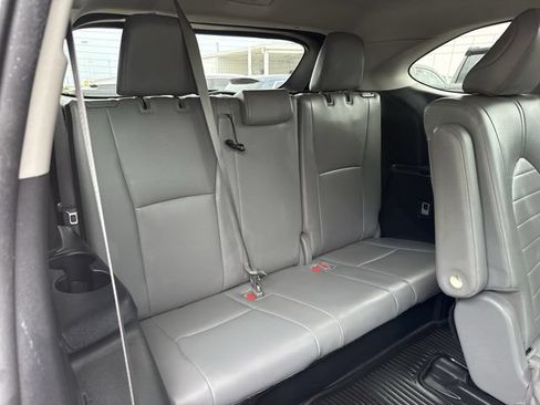 Used 2021 Toyota Highlander XLE FWD image 34
