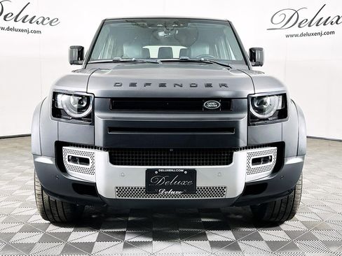 Used 2023 Land Rover Defender 130 SE image 2