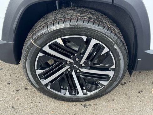 New 2026 Chevrolet Equinox RS w/ Convenience Package III AWD/4WD image 9