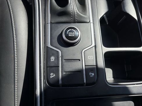 Used 2023 Kia Sorento S image 30