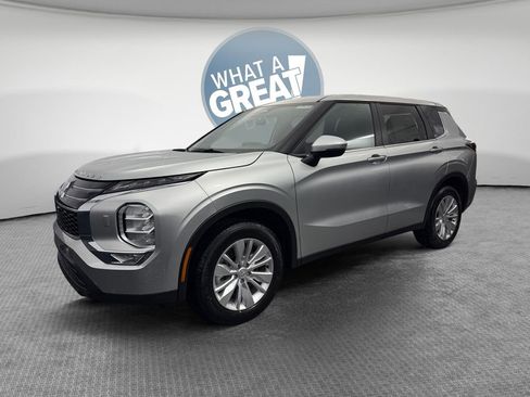 New 2026 Mitsubishi Outlander ES image 8