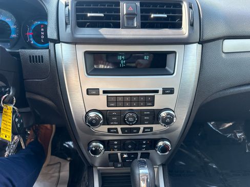 Used 2011 Ford Fusion SE FWD image 20
