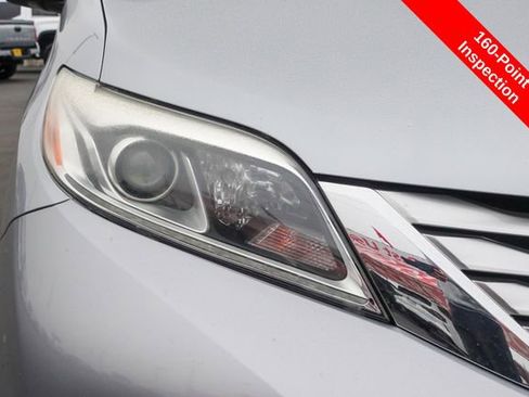 Certified 2017 Toyota Sienna Limited image 6