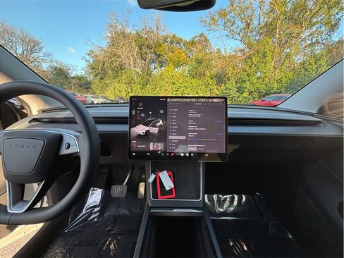 Used 2026 Tesla Model Y Long Range image 11