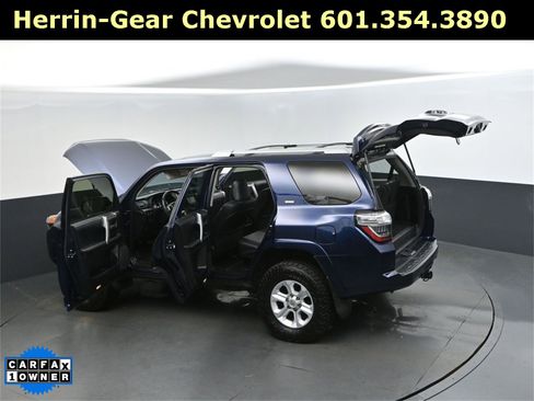 Used 2017 Toyota 4Runner SR5 Premium image 2