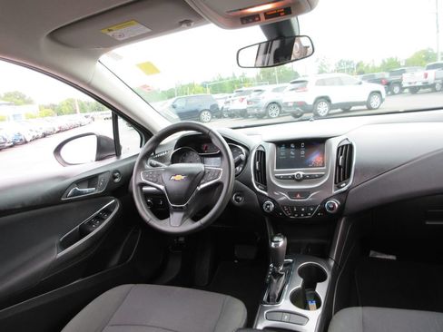 Certified 2017 Chevrolet Cruze LT w/ Convenience Package FWD image 22