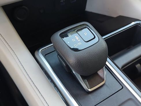 Used 2025 Nissan Pathfinder SL image 18