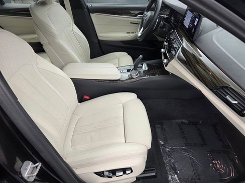 Used 2023 BMW 530i w/ Premium Package RWD image 28