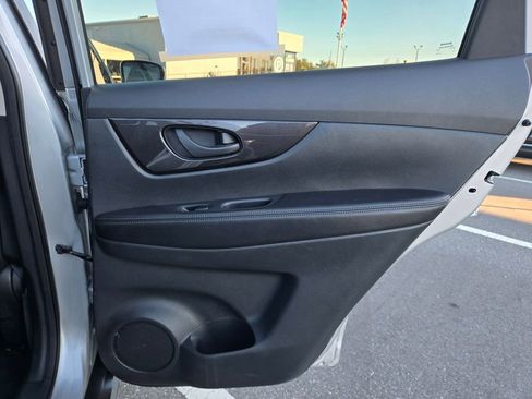 Used 2019 Nissan Rogue S image 36