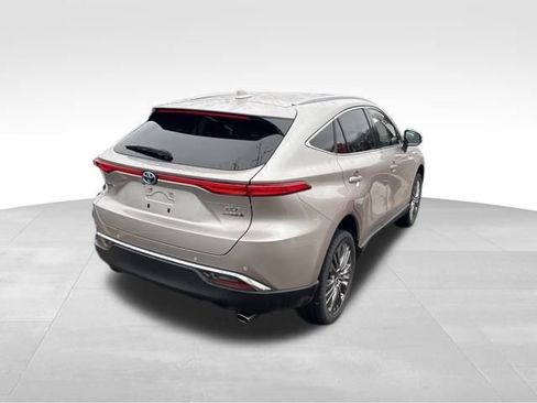 Certified 2022 Toyota Venza XLE image 5