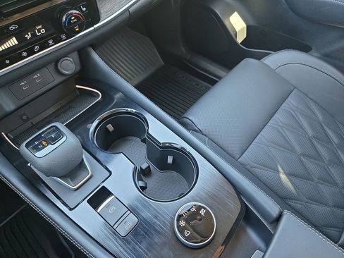 Certified 2025 Nissan Rogue Platinum w/ Platinum Premium Package image 25