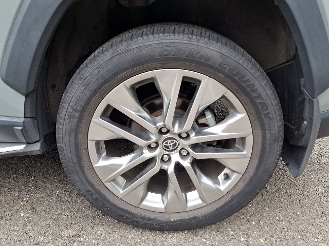 Certified 2021 Toyota RAV4 XLE Premium AWD/4WD image 5